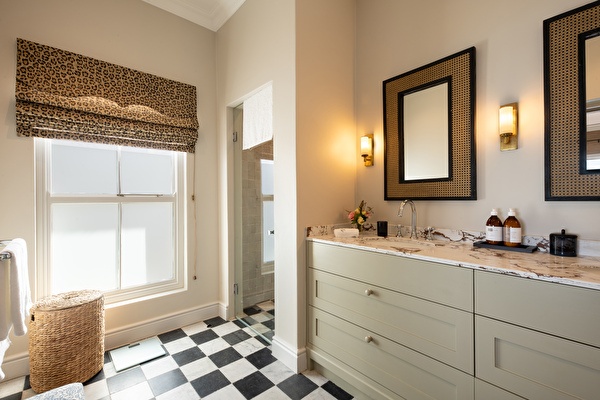 Luxury suite in Hermanus with a view of whales for a perfect holiday in Africa